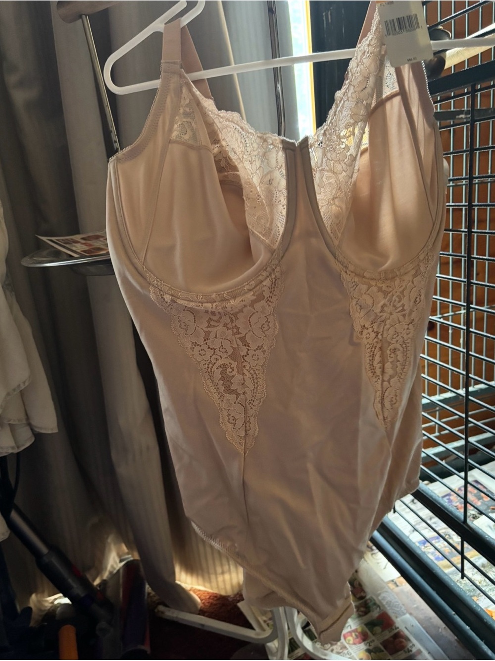 Smooth Lace-Trim Bodysuit Shapewear in Cream 42DD - Picture 2 of 4